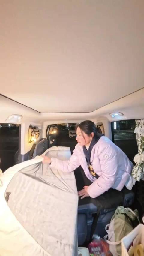 自驾游服务区过夜睡车里，3个安全方法！ 车里睡觉千万别大意！