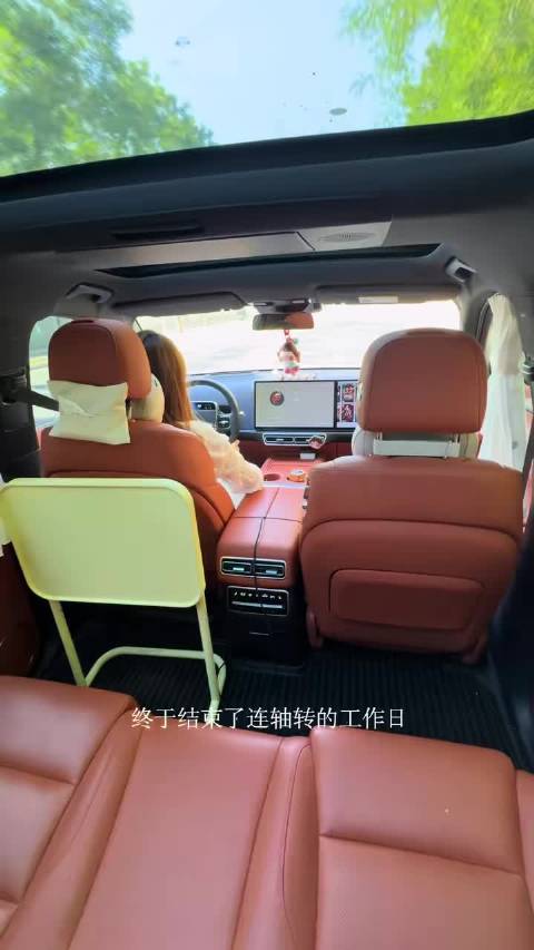 这车睡觉赶上住宾馆了，自驾旅行随走随停自由自在很逍遥啊
