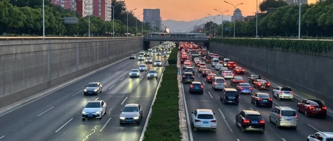 人民日报评“速成车”：刹车踏板绝不应“断裂”，安全红线不可逾越