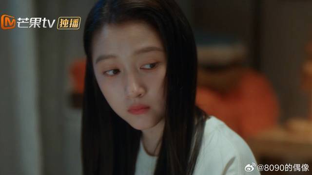 小小一道帘子，隔开两人床位，两颗心却越靠越近