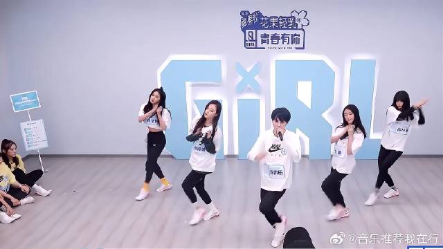 刘雨昕《想见你》组，表演面色凝重，一种恨你的感觉