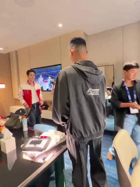 261012 JeremyLin林书豪 INS、wb 更新 EVAN 相关