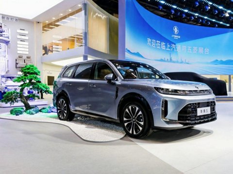大六座新能源SUV空间安全与长途用车解析