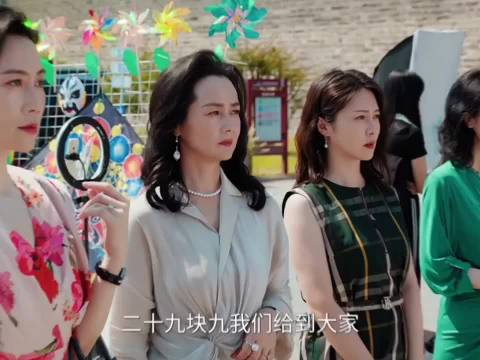 许妍婆婆和朋友们被心机女故意带到许妍带货的地方 《许我耀眼》|赵露思