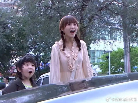 项天骐为弥补小贝的衣服，派助理接小贝做造型