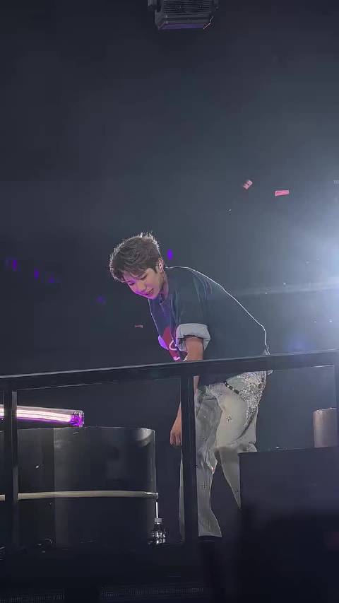 王源演唱会每场都有一个小闯祸哈哈哈