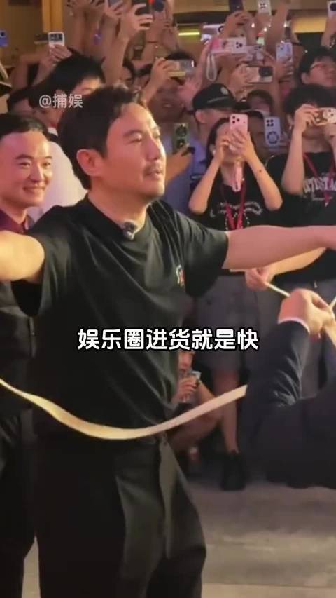 别说！真的好像磨皮版沈腾啊