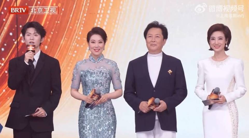 北京这夜：刘浩存美得不费力气，毛晓彤身材顶，邓超重回颜值巅峰