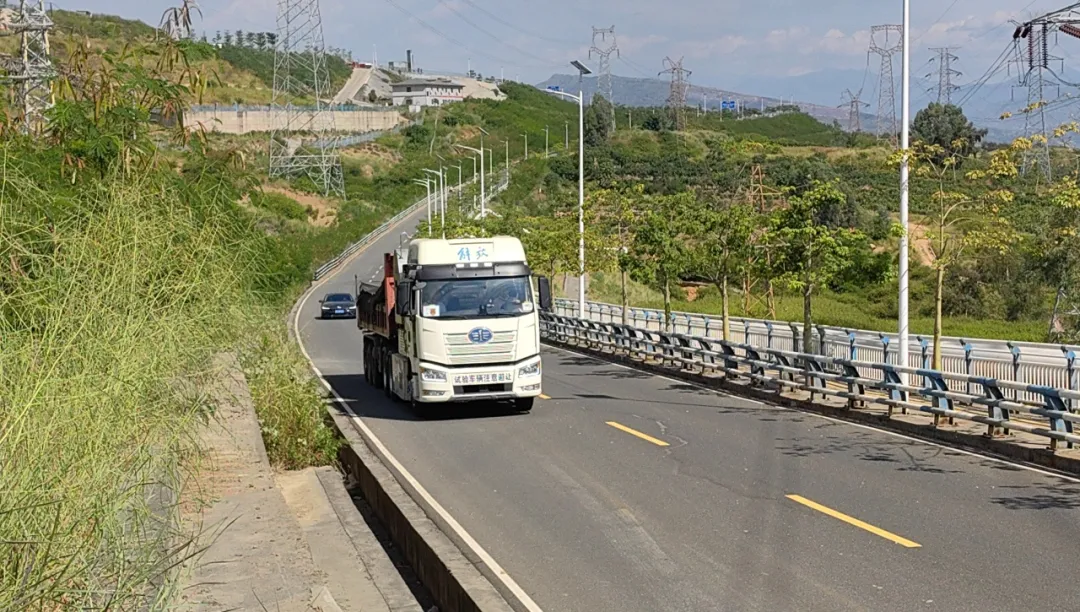 国内首次｜一汽解放49吨液氢重卡于攀枝花开启5000公里公开道路专项适应性试验