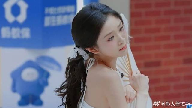 女演员台上跳舞超级美 谁料却被郝蕾否定，直呼这是舞蹈表演不是表演！
