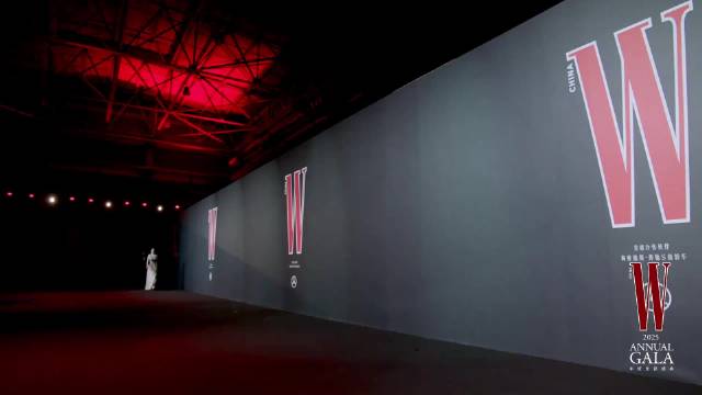 杨幂说想和粉丝合影，手握顶奢全球代言