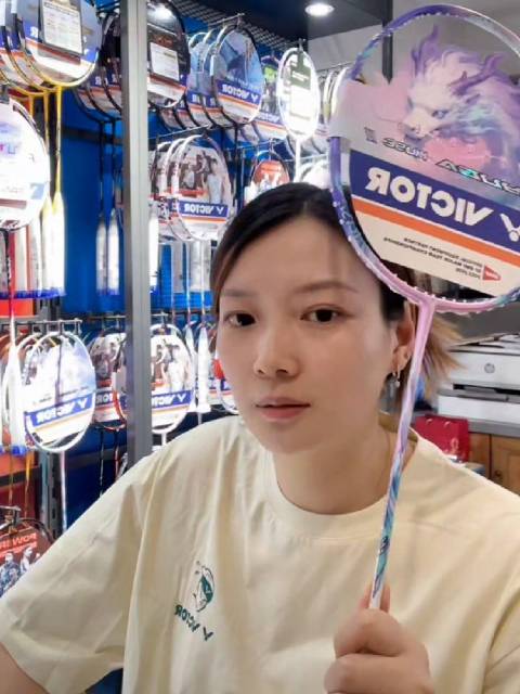 黄雅琼怀孕8个月直播爆料买拍子送签名后退货