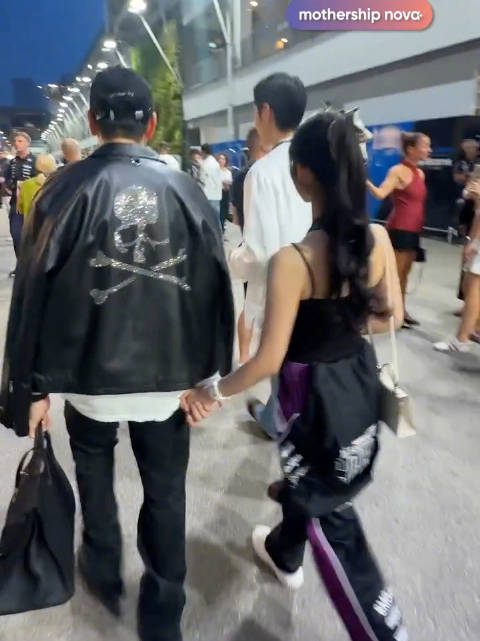 F1观赛结束林俊杰和七七牵手退场