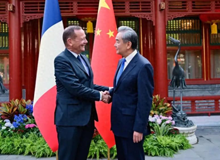 不再北京会谈！中法战略对话搬至大同，这步棋是走给马克龙看的