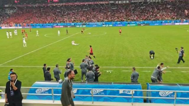 津门虎教练组全功率运作 小球员尊重标准严明