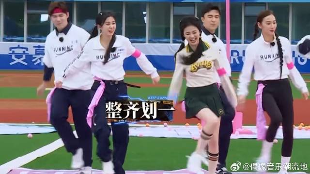 白鹿不在女团出道可惜了！ 穿短裙跳霹雳舞极尽魅惑，动作完全不输范丞丞