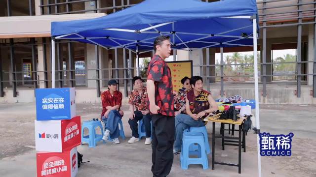 陈小春不愧是黑帮大佬，一人走出一万人的气势，王勉秒怂了