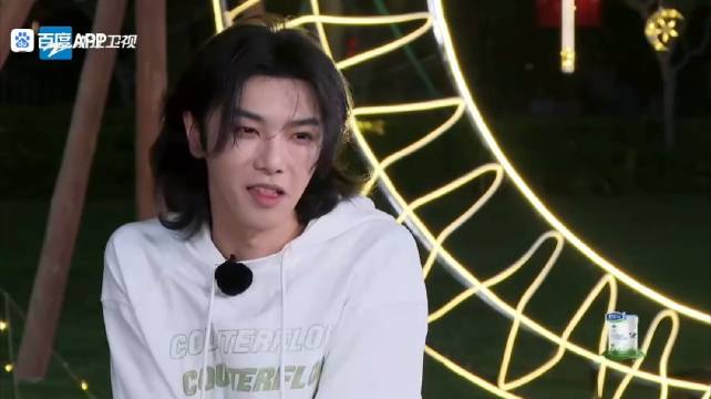 宋亚轩听华晨宇加班3小时扭头就走
