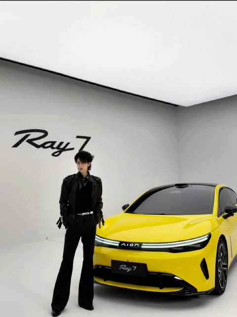 埃安Ray7纯电轿跑亮相，后驱底盘兼顾颜值与驾趣