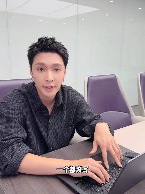 张艺兴现在玩梗的速度已经快到粉丝都跟不上了！