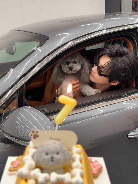奥利奥的grandfather好帅喲！ 生日快乐！ 小奥利 ！