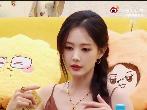 爱过也成长过，李一桐在情感话题里娓娓道来，温柔且有底线