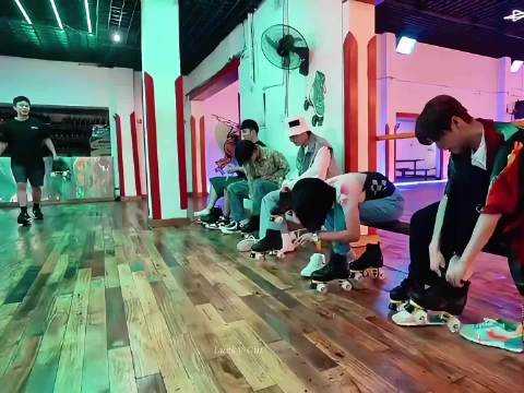 真的要被邓超溜冰这段笑死哈哈哈哈 邓超 陈赫 综艺搞笑 五哈