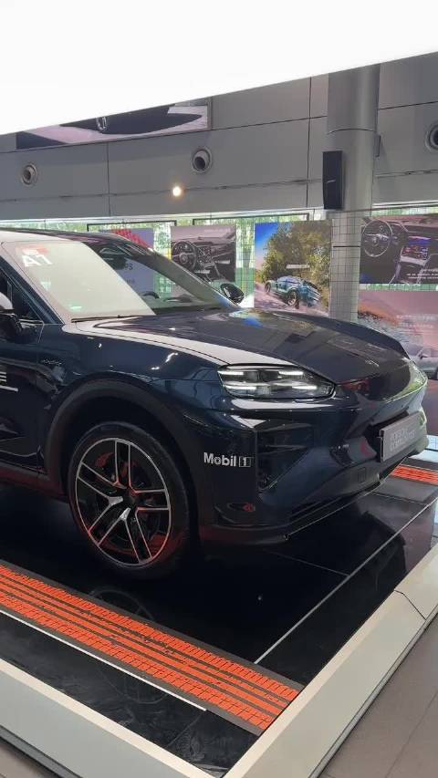 纯电卡宴Turbo公布111.8万起，常规版价格待定