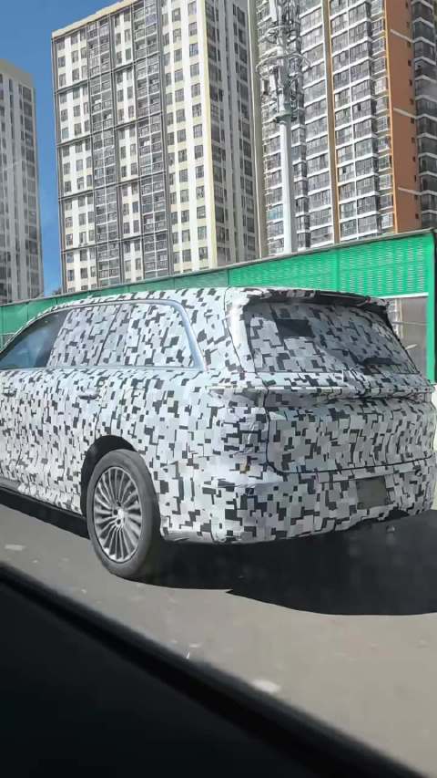 为什么路测的新车要贴满黑白花纹做伪装