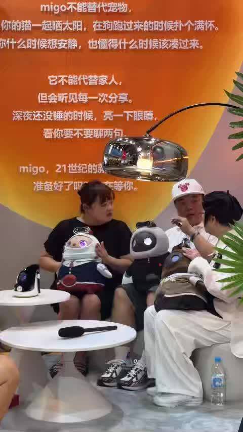林子聪苑琼丹陈嘉佳香港秋季电子展结伴逛展