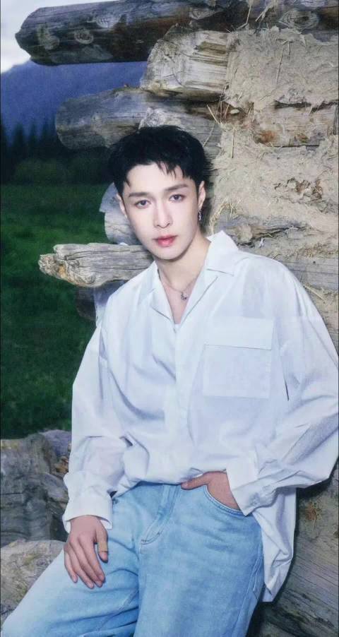 母亲谈张艺兴可当男友标准，称其幽默且是学习榜样