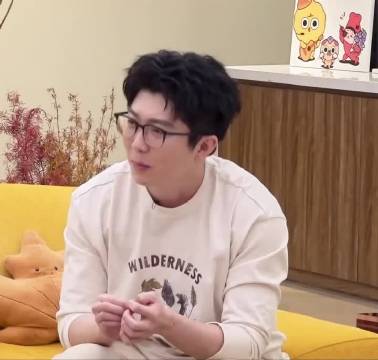 毛不易严抓形象管理 拍照恨不得时刻摆张镜子 毛不易25小时帅气管理 毛雪汪