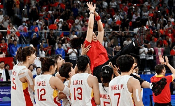 10月中国女篮喜讯不断！3大王牌李梦、李月汝、韩旭，迎来新动向