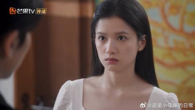 苗靖被班长表白，看到陈异吃醋离开，立马追出去解释
