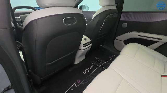 博主1米78坐进小鹏MONA L05后排 腿部空间堪比中大型SUV