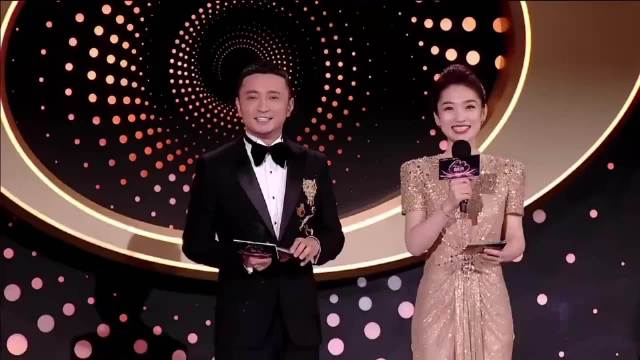 肖战演唱会几万人合唱光点嗨翻全场