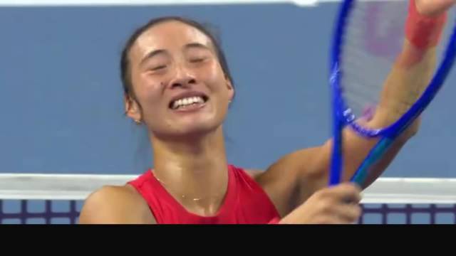 郑钦文夺生涯首座WTA1000冠军，钻石球场清唱梦的光点