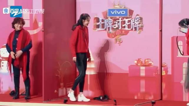 贾玲猜出关晓彤小品如此包装，马丽惊呆