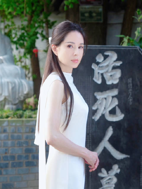 李若彤时隔30年重回神雕侠侣拍摄地复刻小龙女回眸