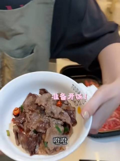杨丞琳的减脂餐山茼蒿配牛肉片，自己做的减脂餐不烧心