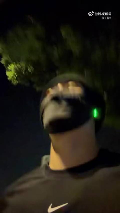 王嘉尔分享十月plog展示健身成果