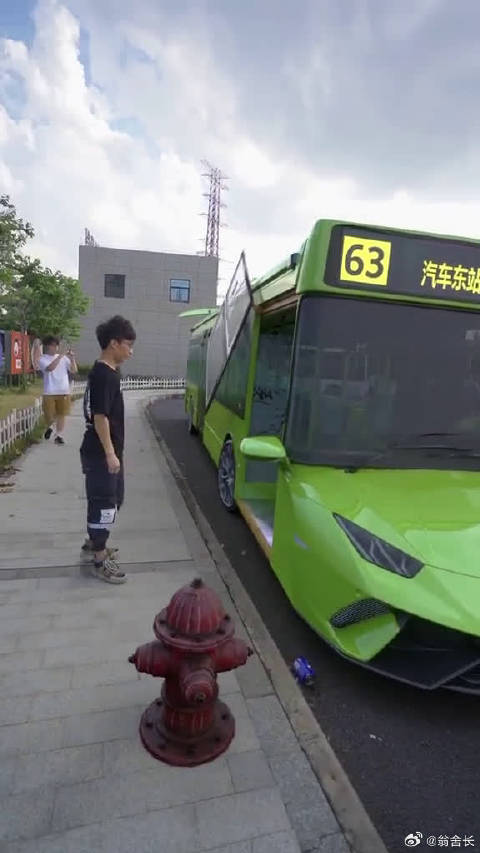 这公交车也太高级了吧？