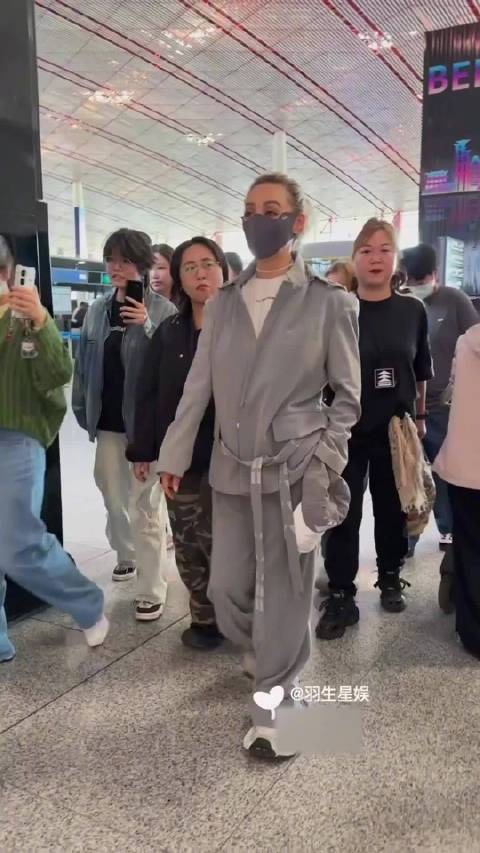 宁静一个月看两百多部短剧，称漫剧满足一切感官