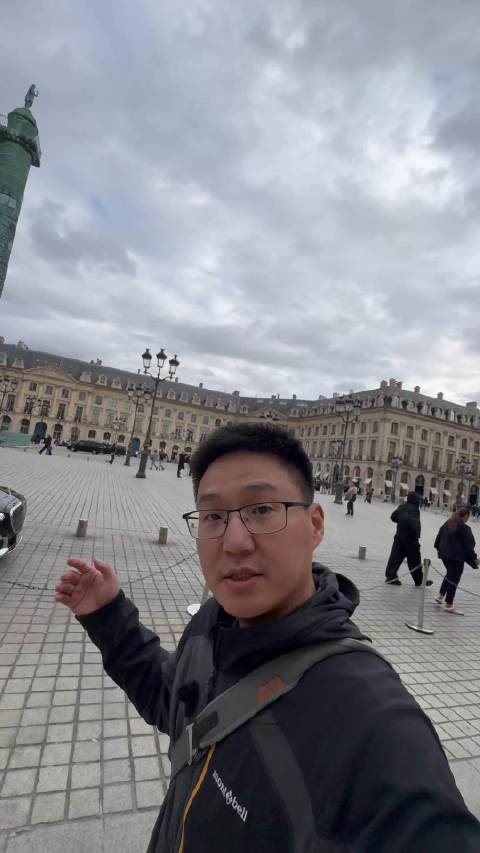 小鹏竟然在巴黎卖顶奢的地方包了个场？这还是我们认识的小鹏么？