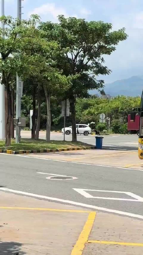 加油，马上就推到充电站啦