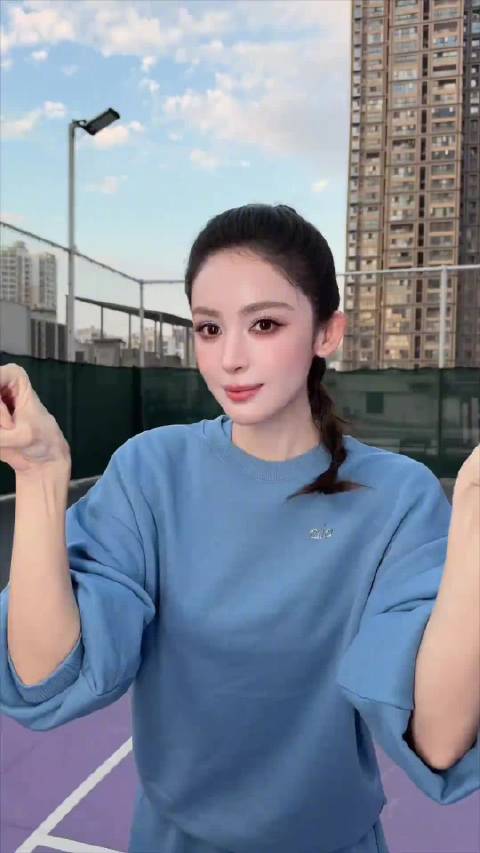 古力娜扎挑战喵阿里嘎多手势舞，甜萌反差治愈