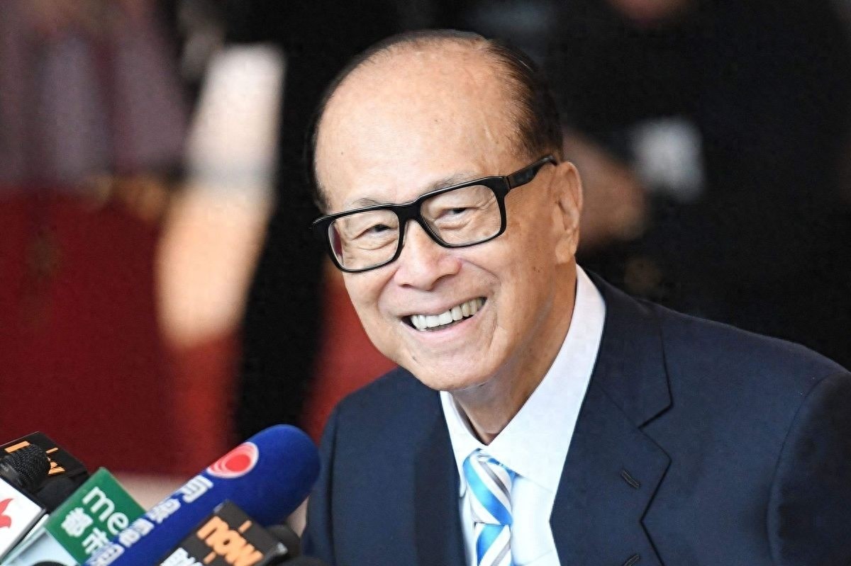 超人又跑了？李嘉诚卖英国电网，买下储量75年的油砂：又下大棋？