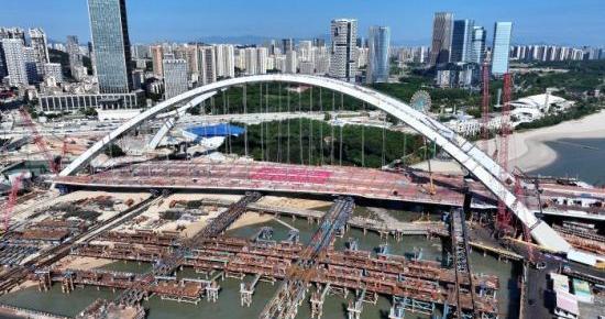 厦金大桥(厦门段)项目观音山沙滩桥万吨钢箱梁完成横移 厦金大桥(厦门段)项目观音山沙滩桥万吨钢箱梁完成横移