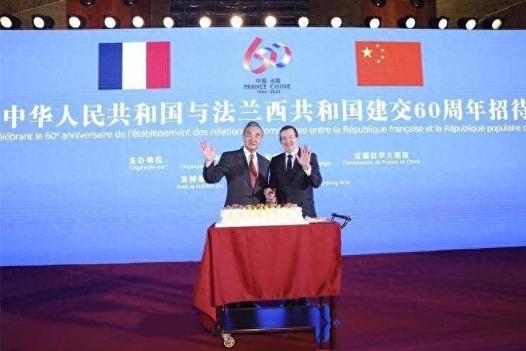 法总统心腹来华，王毅把地点改到大同，摆明了告诉马克龙一个道理