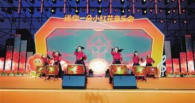 “送你一朵小红花”音乐会温情上演 “送你一朵小红花”音乐会温情上演